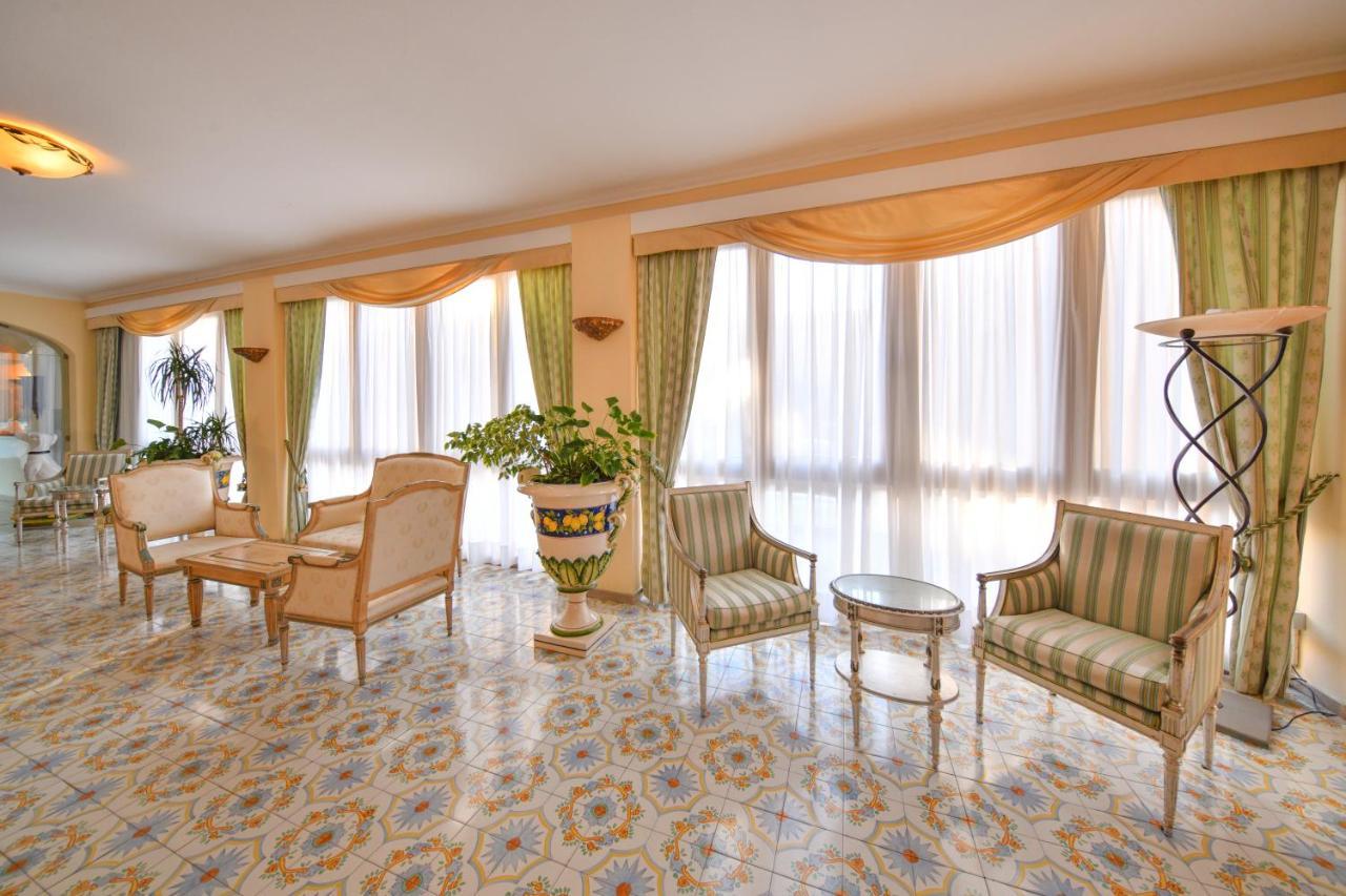 Grand Hotel Terme Di Augusto ラッコ・アメーノ エクステリア 写真